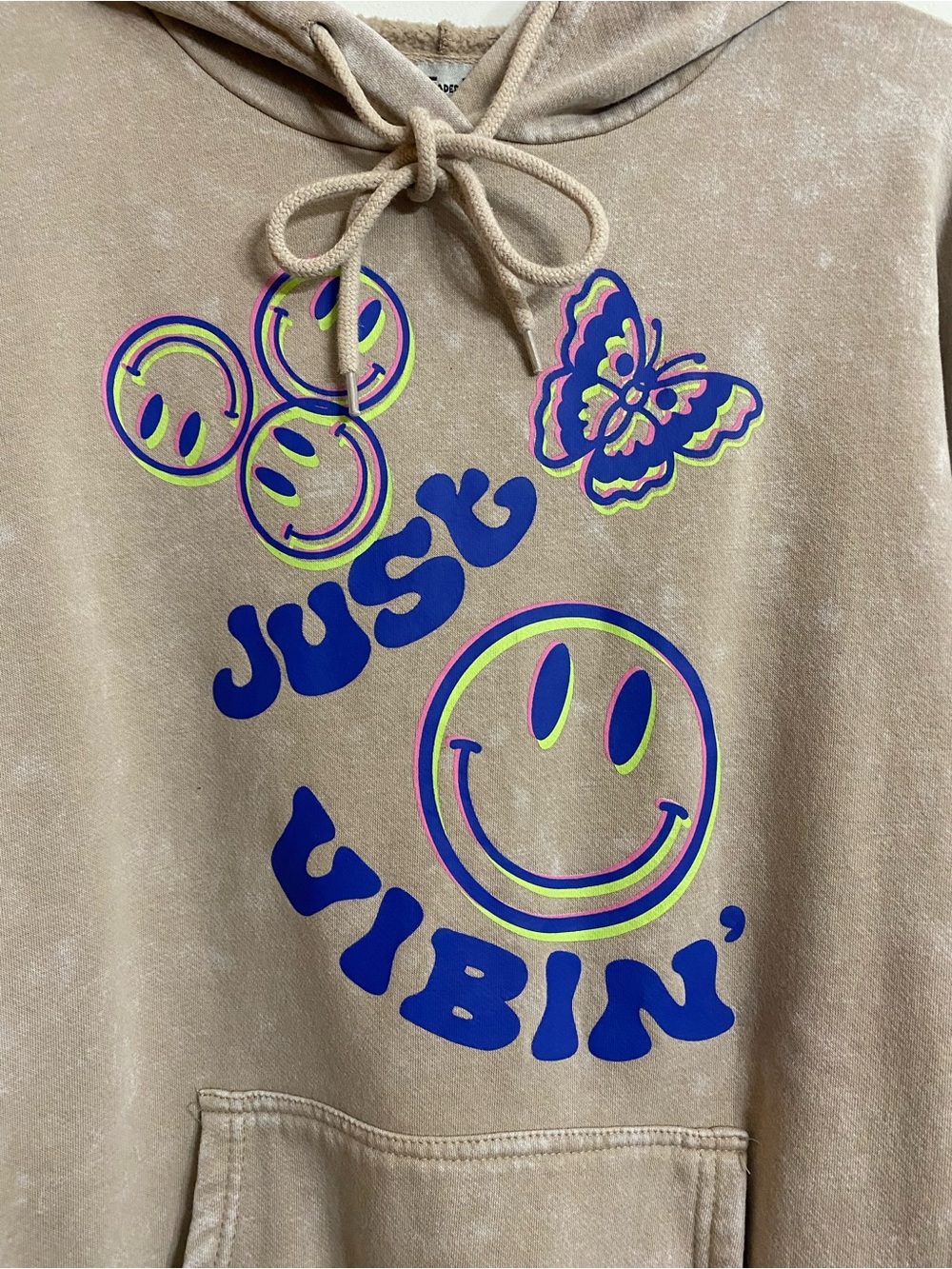Just Vibin Smiley Graphic Hoodie Sweatshirt by Faded Rose, Kangaroo Pocket M-XL